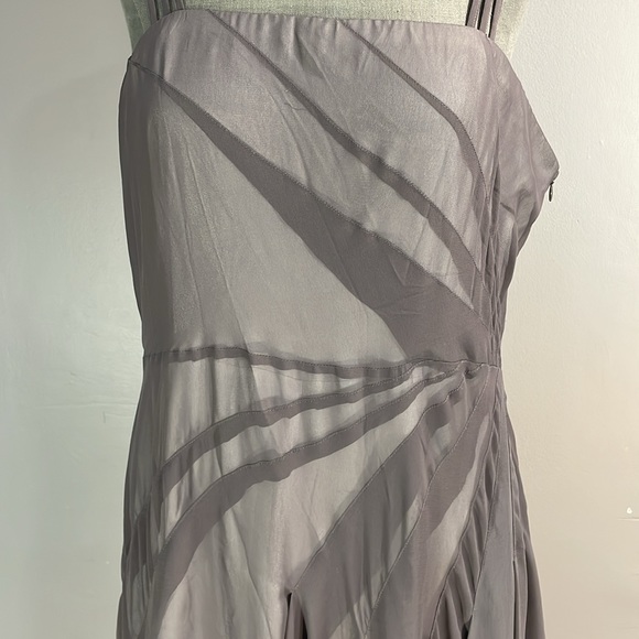 Unique grey dress with gorgeous skirt and design. Fits size 14 - Picture 7 of 17